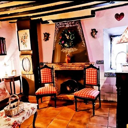 Room In Lodge - Romantic Getaway To Cuenca At Christmas Valeria Exterior foto